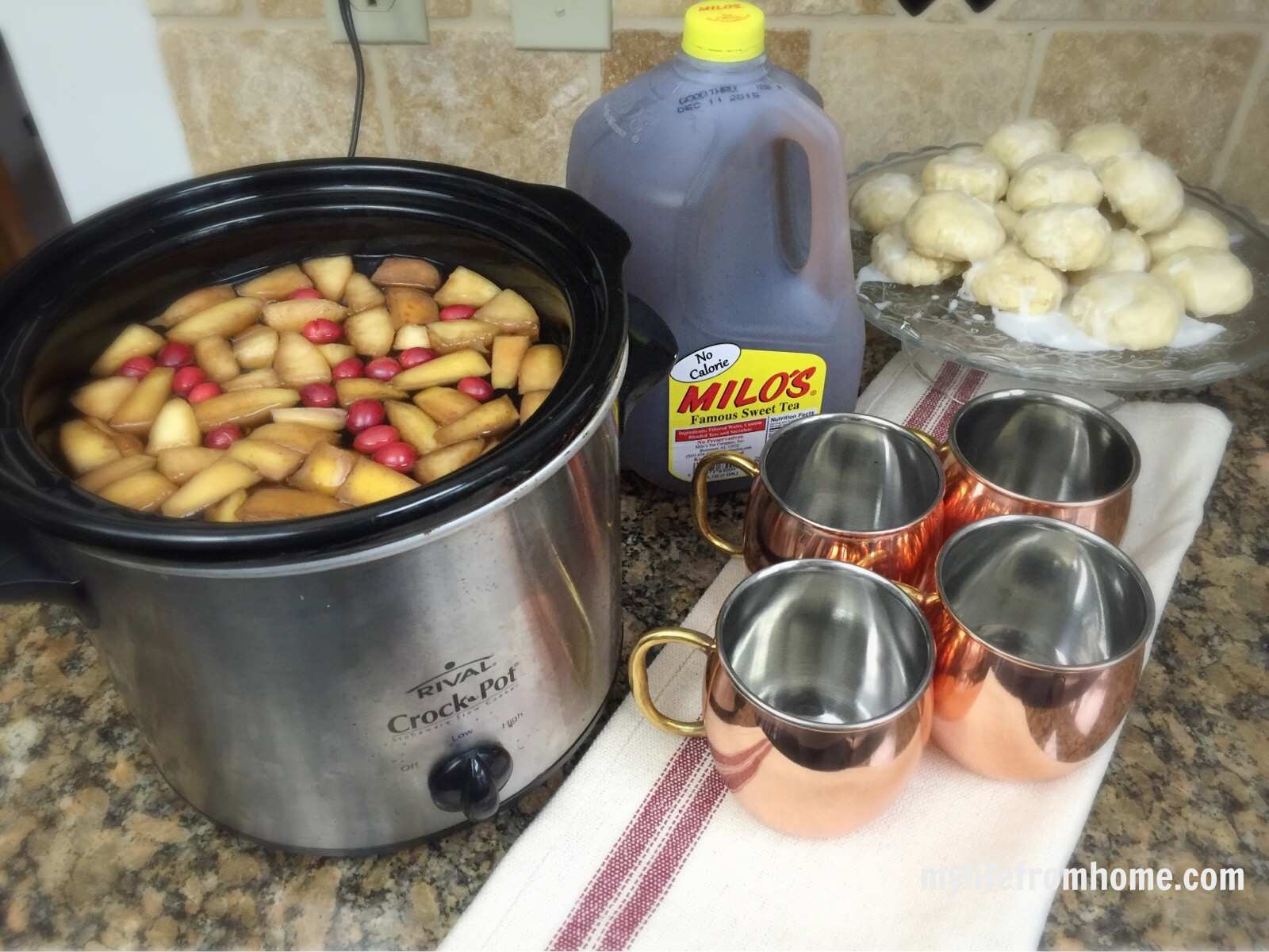 Warm spiced tea with apples, oranges, cranberries and cinnamon